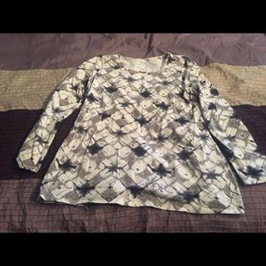 Black white gray print t shirt